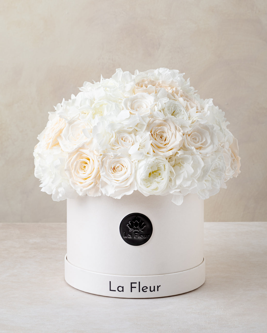 Jardin Dome - White by La Fleur Lifetime Flowers